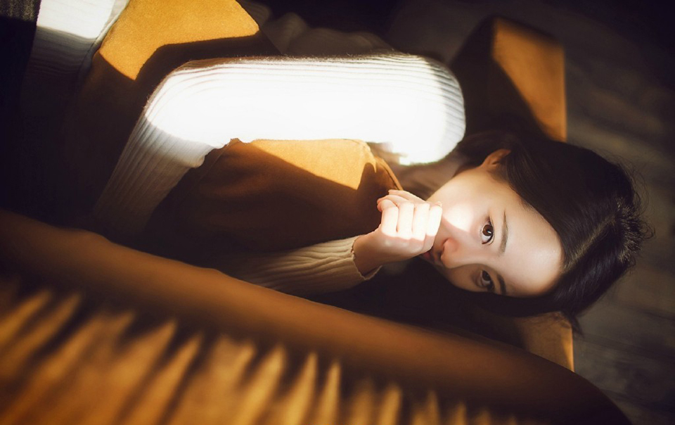 如果知道这些人的想法，估计庞统等人会直翻白眼，江湖上号称三绝的邓展就是被这么个孩子给弄死的，年纪虽然不大，但眼界可不低，吕布对吕征的培养可不仅仅是死读书那么简单，长安城到洛阳，大小衙门这小子都窜遍了，而且每年吕布都会带着吕征去趟塞外，见识一番真正的厮杀，无论是治理地方的实践能力，还是对部队的统帅指挥，扔给他一个县城，未必就比庞统这些牛人做的差，而且是军政皆通的那种。